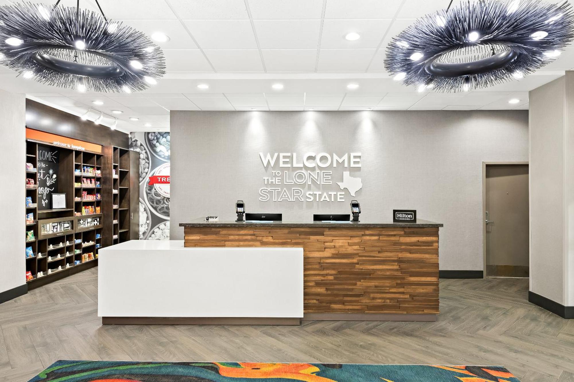 Hampton Inn Лонгвью Экстерьер фото